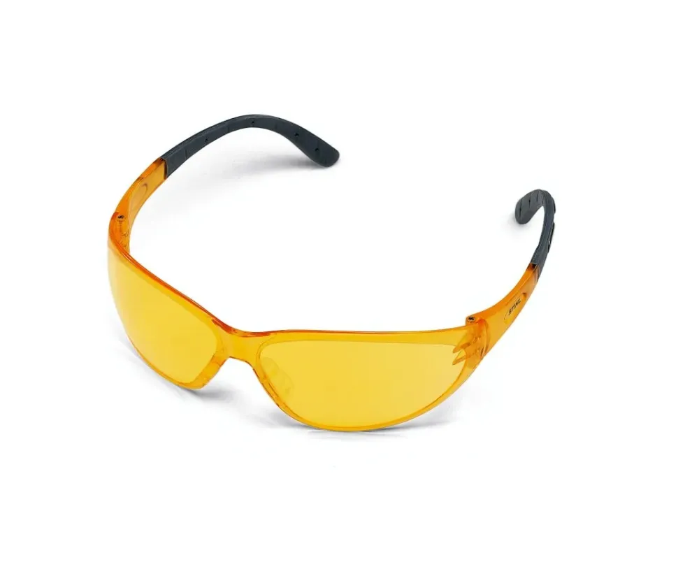 Desbrozadora de gasolina FS 561 C-EM: Máximo rendimiento con bajo consumo (GAFAS, GASOLINA, GUANTES)