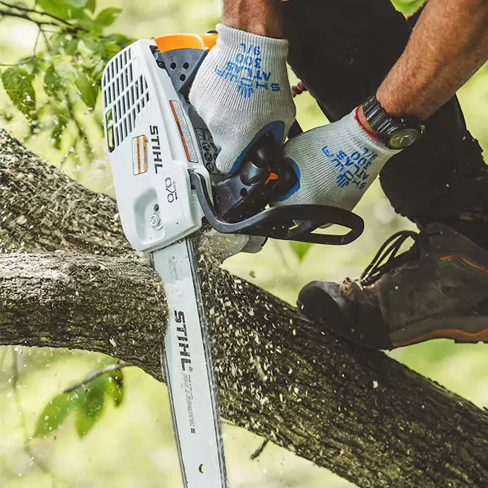 Motosierra gasolina STIHL MS 194T de 1.9 Hp y espada de 16" para Cortacésped