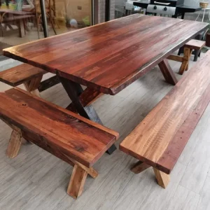 Mesa Comedor Roble Rojo X con 4 Bancas con Sistema de Drenaje