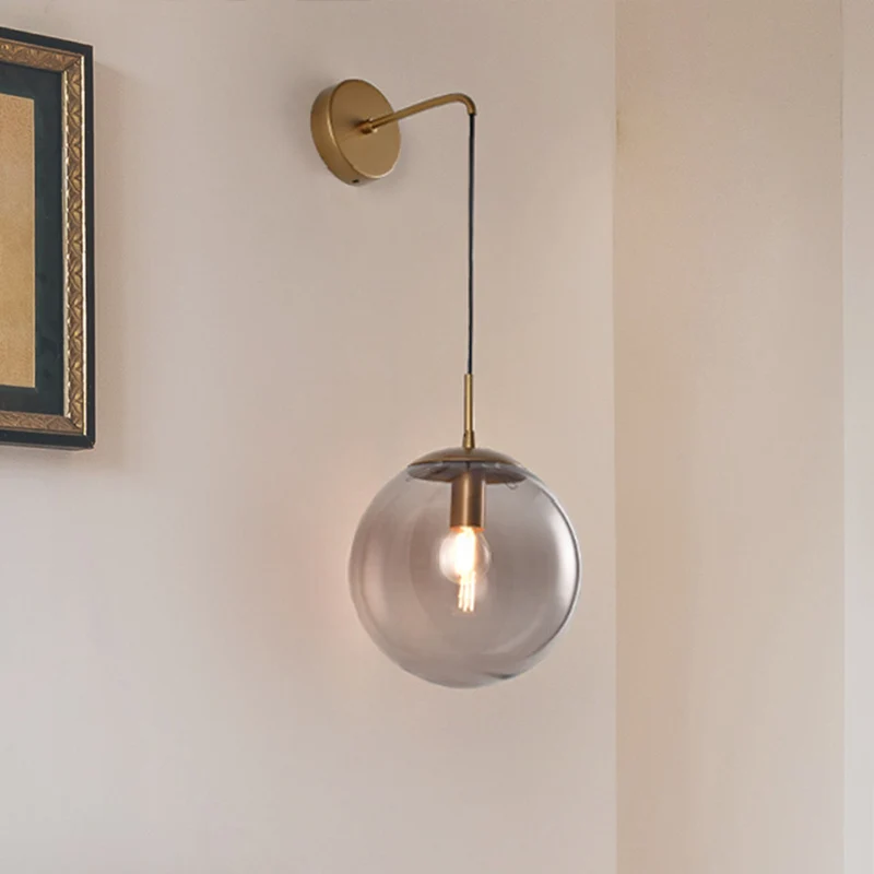 Applique murale sphère en verre transparent/gris fumé, lampe murale rétro à 1 lumière avec alargado bras doré/noir