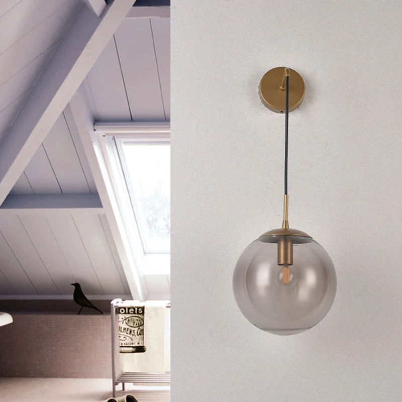 Applique murale sphère en verre transparent/gris fumé, lampe murale rétro à 1 lumière avec alargado bras doré/noir