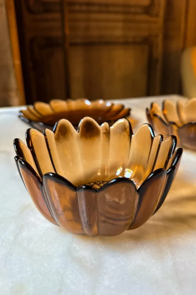 Figura de Exterior Resina Bol en cristal avec design de fleur irrégulière ambre
