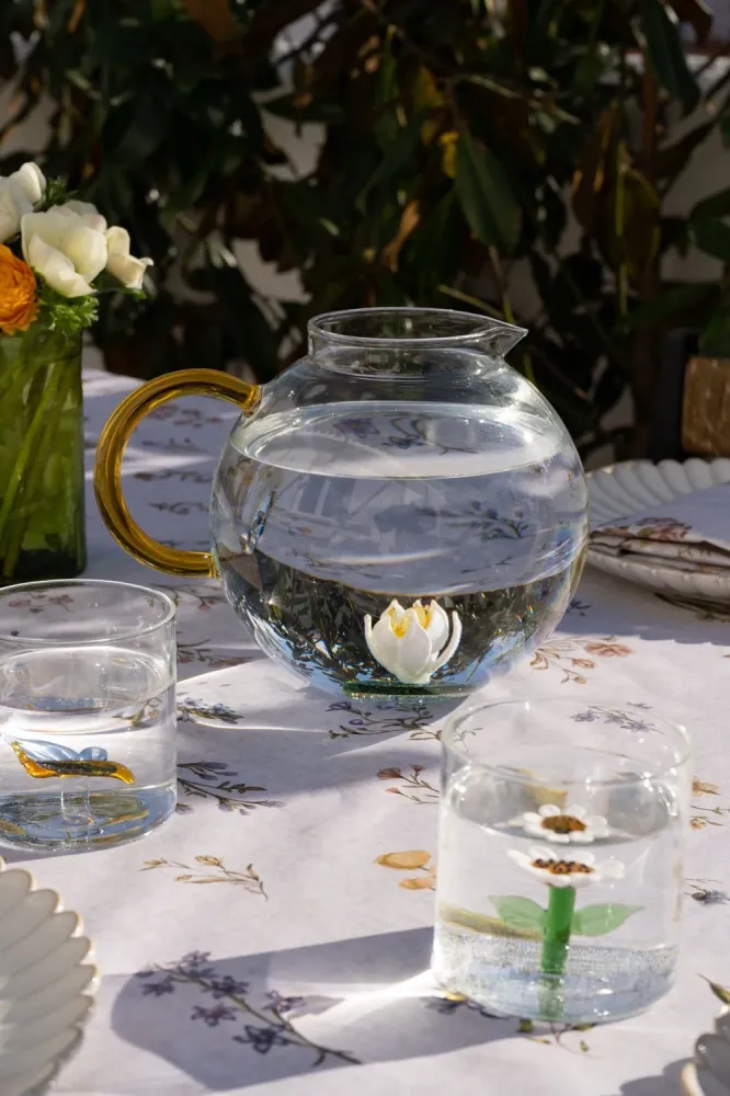 Jarra Globo em Vidro Soprada com Figura de Flor en Resina de Alta Densidad