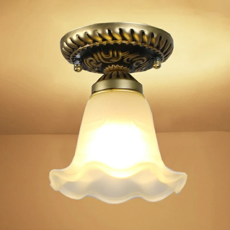 Luz montada en el techo del pasillo de campana de bronce vintage con montaje semi empotrado de vidrio escarchado sencillo...