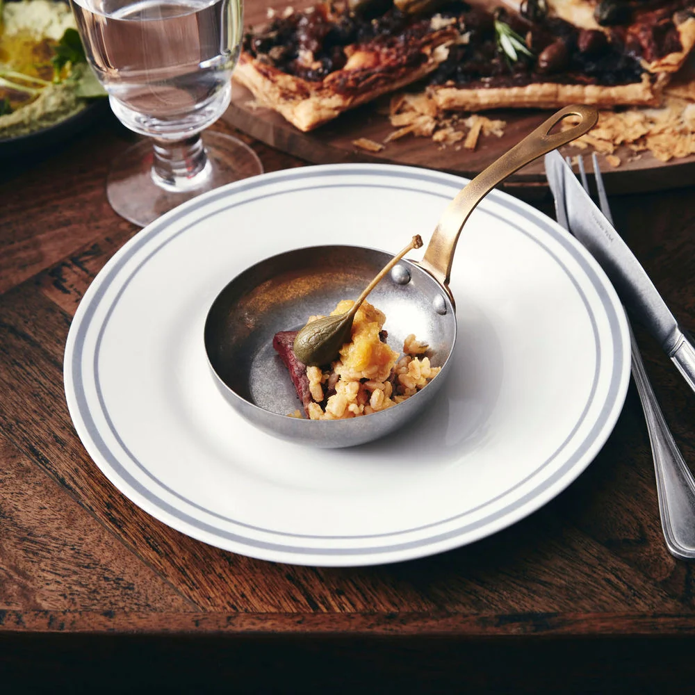 Nicolas Vahe Plato comedor, Bistro, Gris en Hierro Fundido