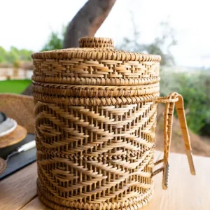 Robot Automático Balde para gelo de rattan com design entrançado, tampa e pinç