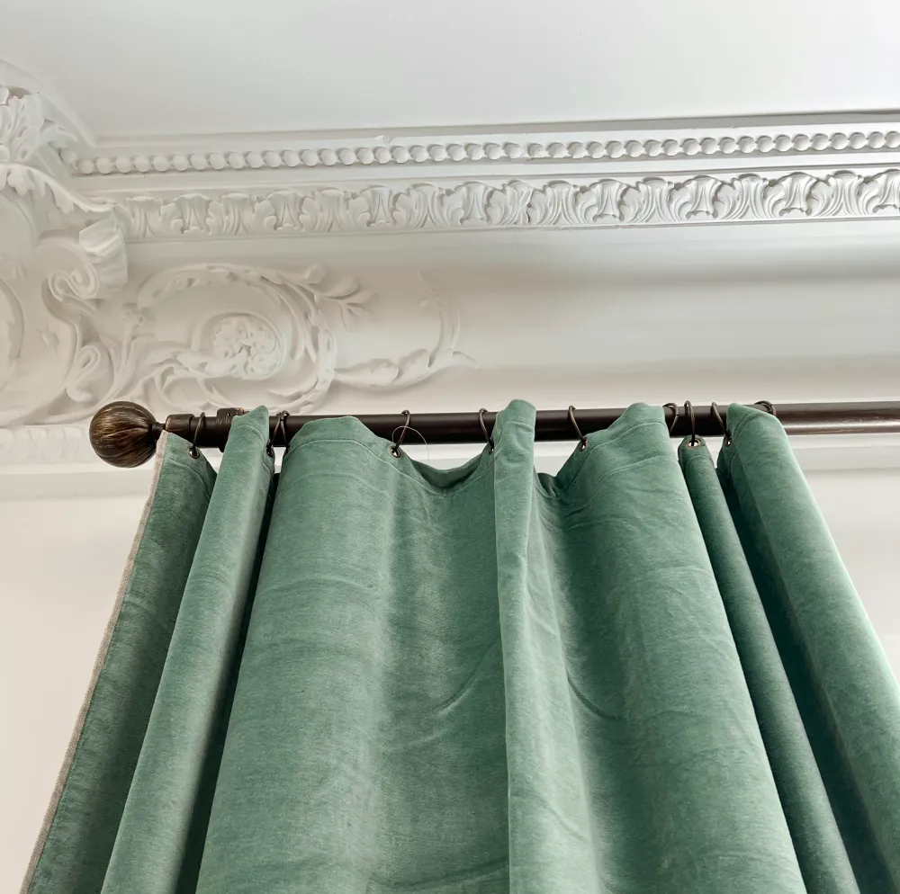 Cortina Boho color celadón en Polietileno Trenzado