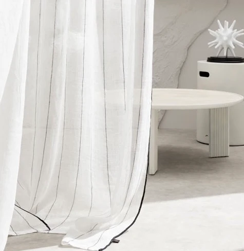 Premium Impermeable Cortina 100% de lino color blanco y raya negra.