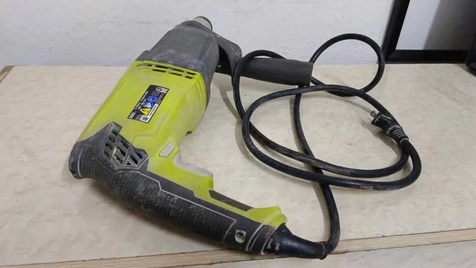 Taladro Rotomartillo Ryobi sds65, usado con Filio de Acero al Carbono