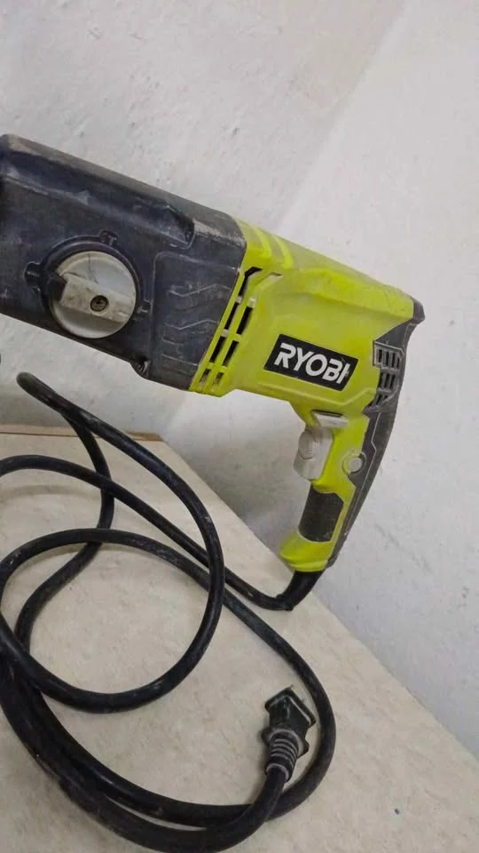 Taladro Rotomartillo Ryobi sds65, usado con Filio de Acero al Carbono