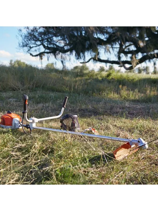 Desbrozadora gasolina STIHL FS 221 L de 2.3 hp con Cabezal de Doble Hilo
