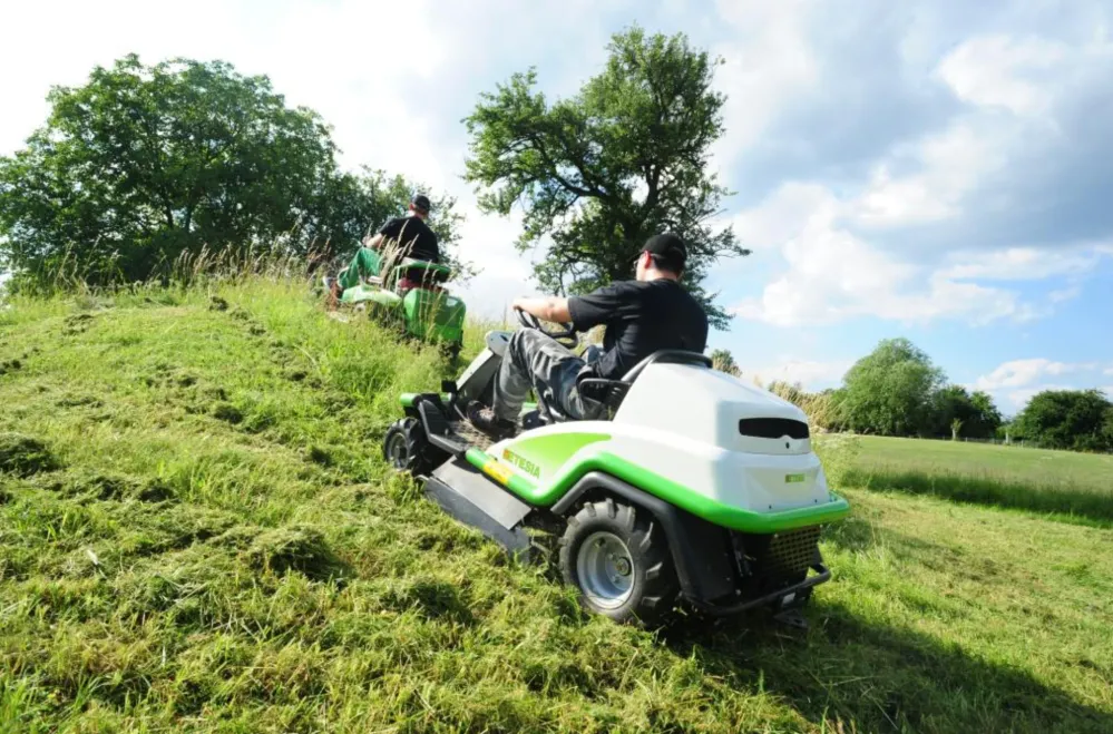 TRACTOR DESBROZADOR ATTILA SDK con Protector de Seguridad
