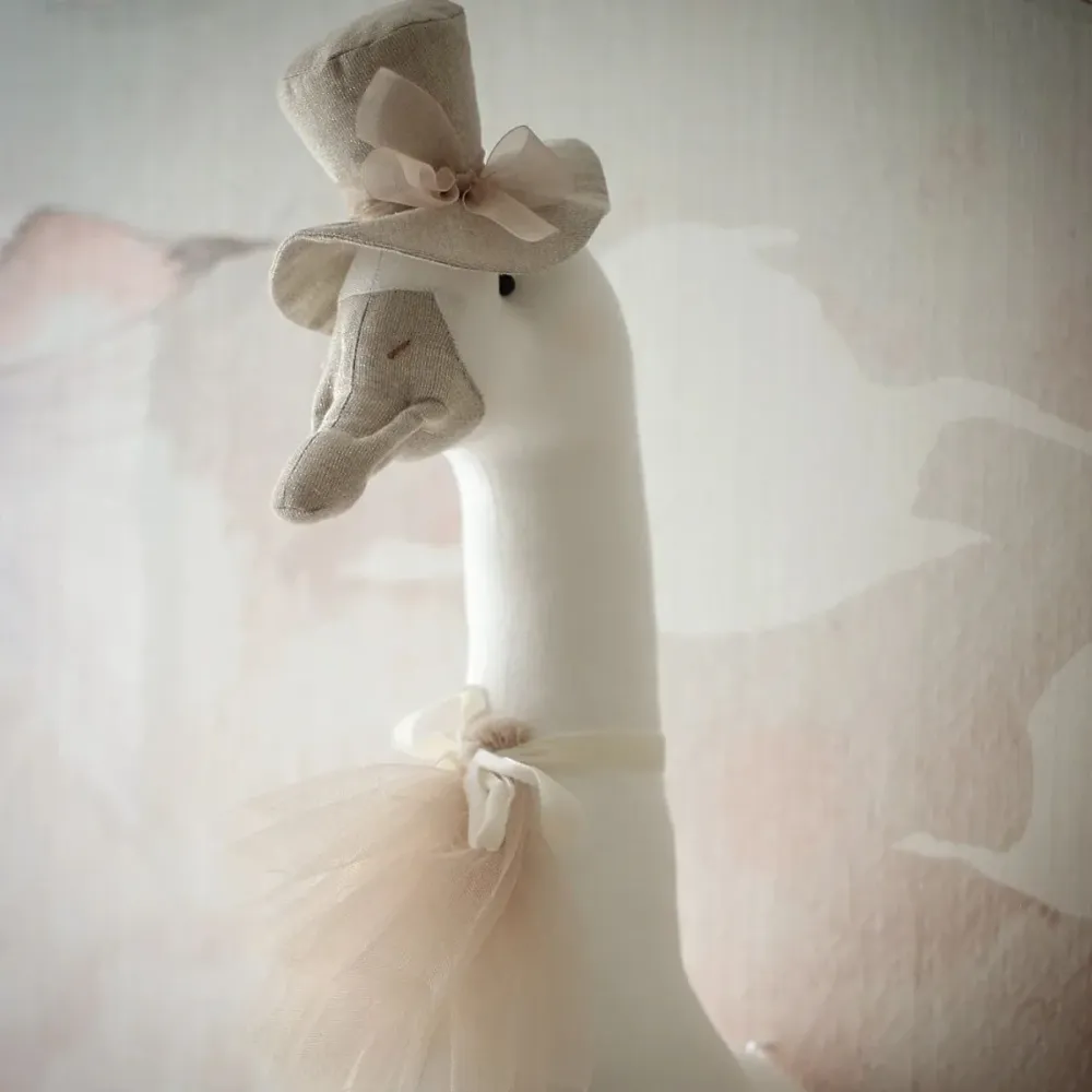 Peluche de pared Gansa Grace Fácil Instalación