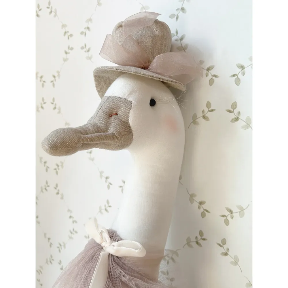 Peluche de pared Gansa Grace Fácil Instalación
