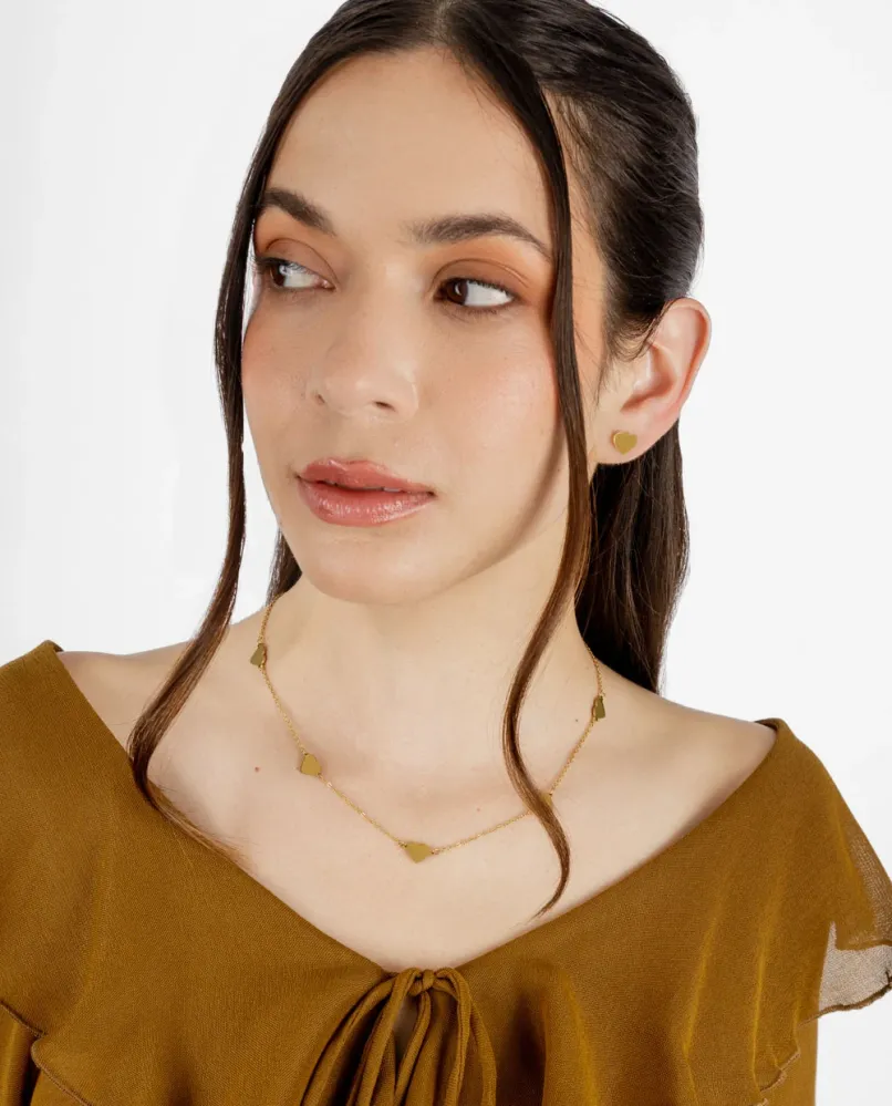 Collar de acero con dijes de corazón