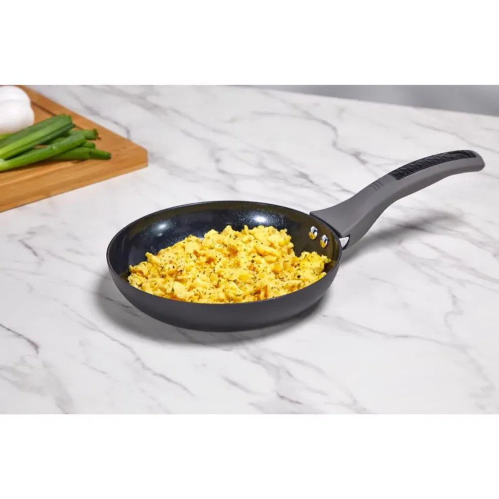 Sartén Imusa Mirro de aluminio con revestimiento cerámico de 8 pulgadas, color negro