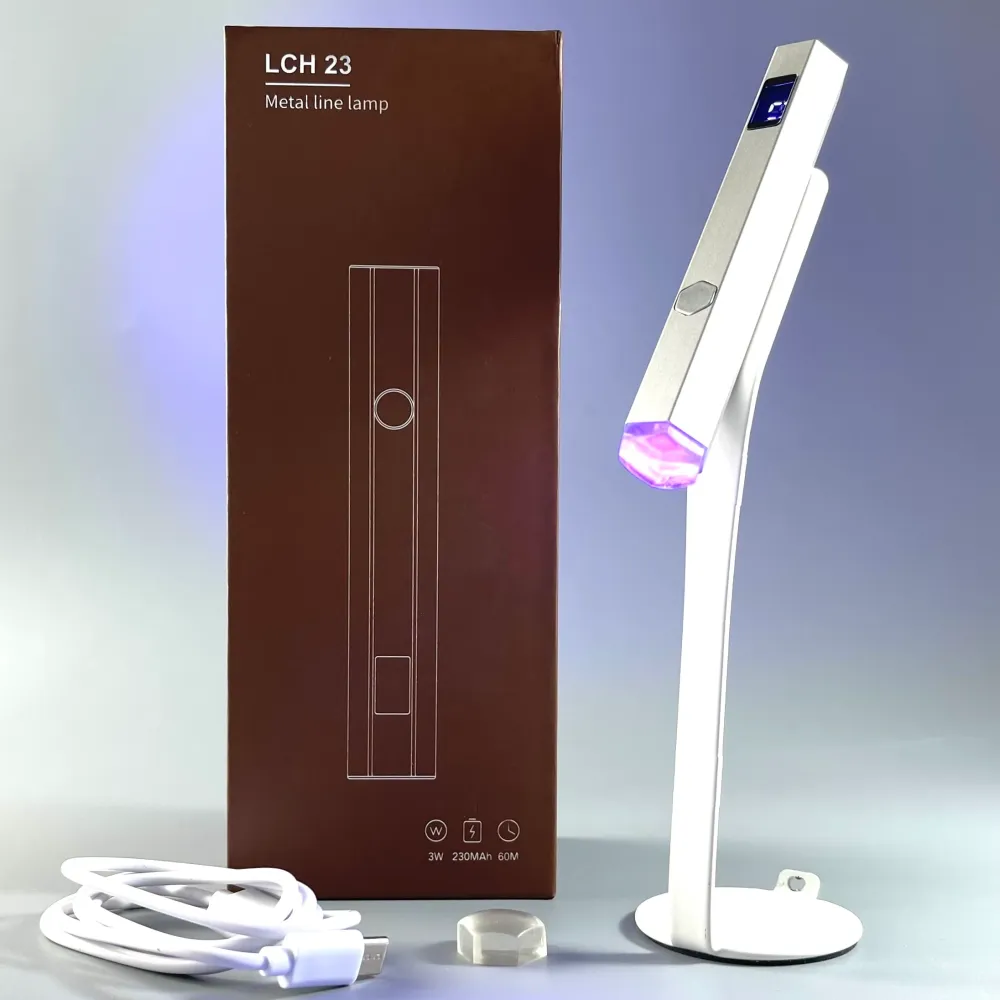 NAILSOFTHEDAY Metal line lamp — uma lanterna de metálico com suporte para