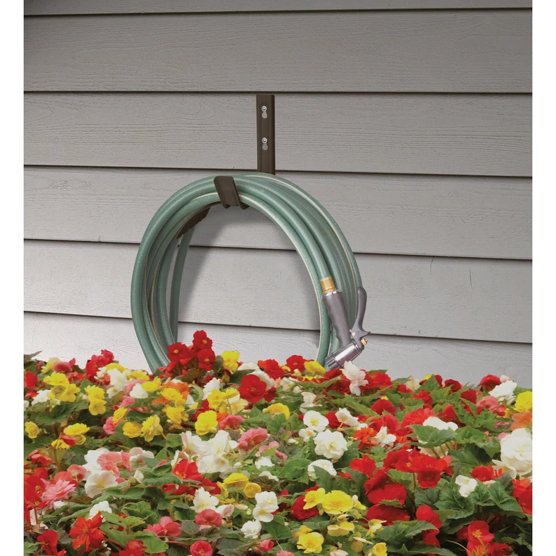 Colgador de manguera de pared de metal marrón Suncast Hose Hangout de 150 pies de capacidad