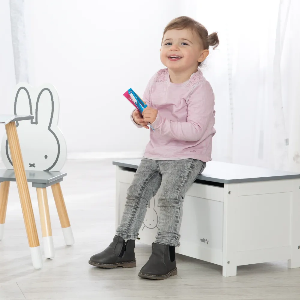 Cofre de juguetes 'miffy®' de madera, superficie de asiento abatible, con amortiguador, banco blanco con Sombrilla Incluida