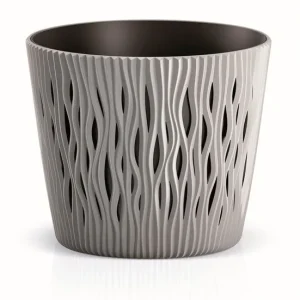 Maceta Redonda De Plastico Sandy Round En Color Gris 15,8 extenso X 15,8 (Ancho) X 13,8 (Alto) Cm