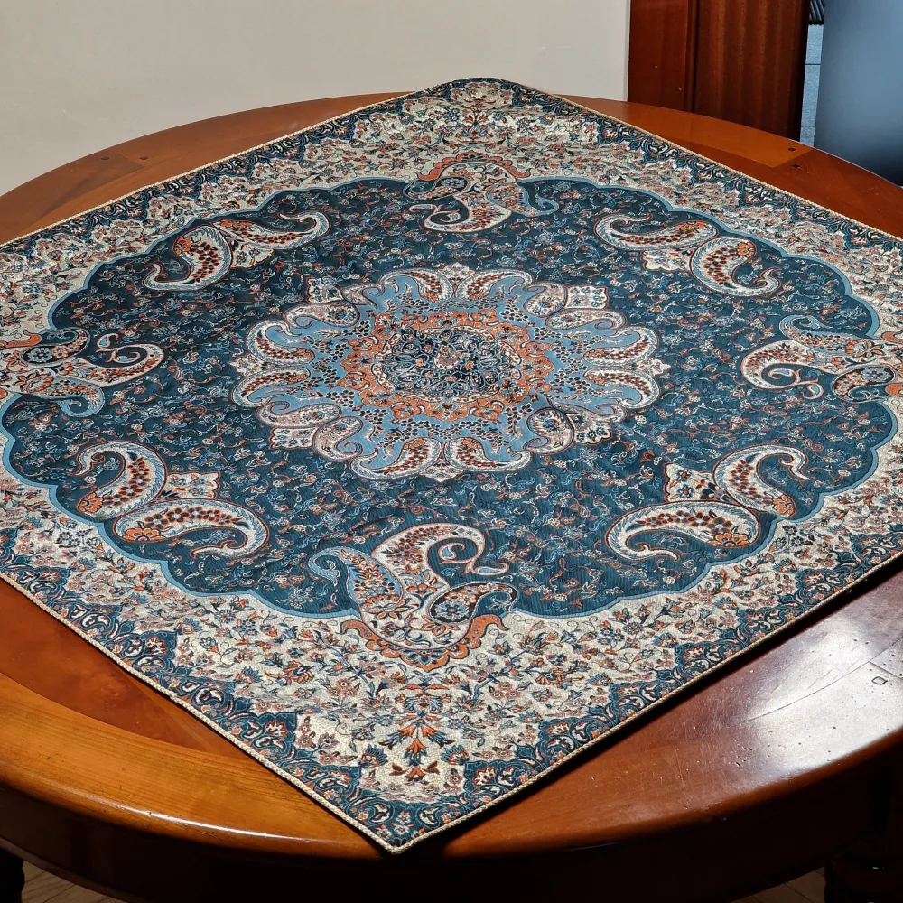 Hermoso mantel decorativo de "termeh" producido en viscosa (seda artificial) y poliéster, un regalo exclusivo del arte per...