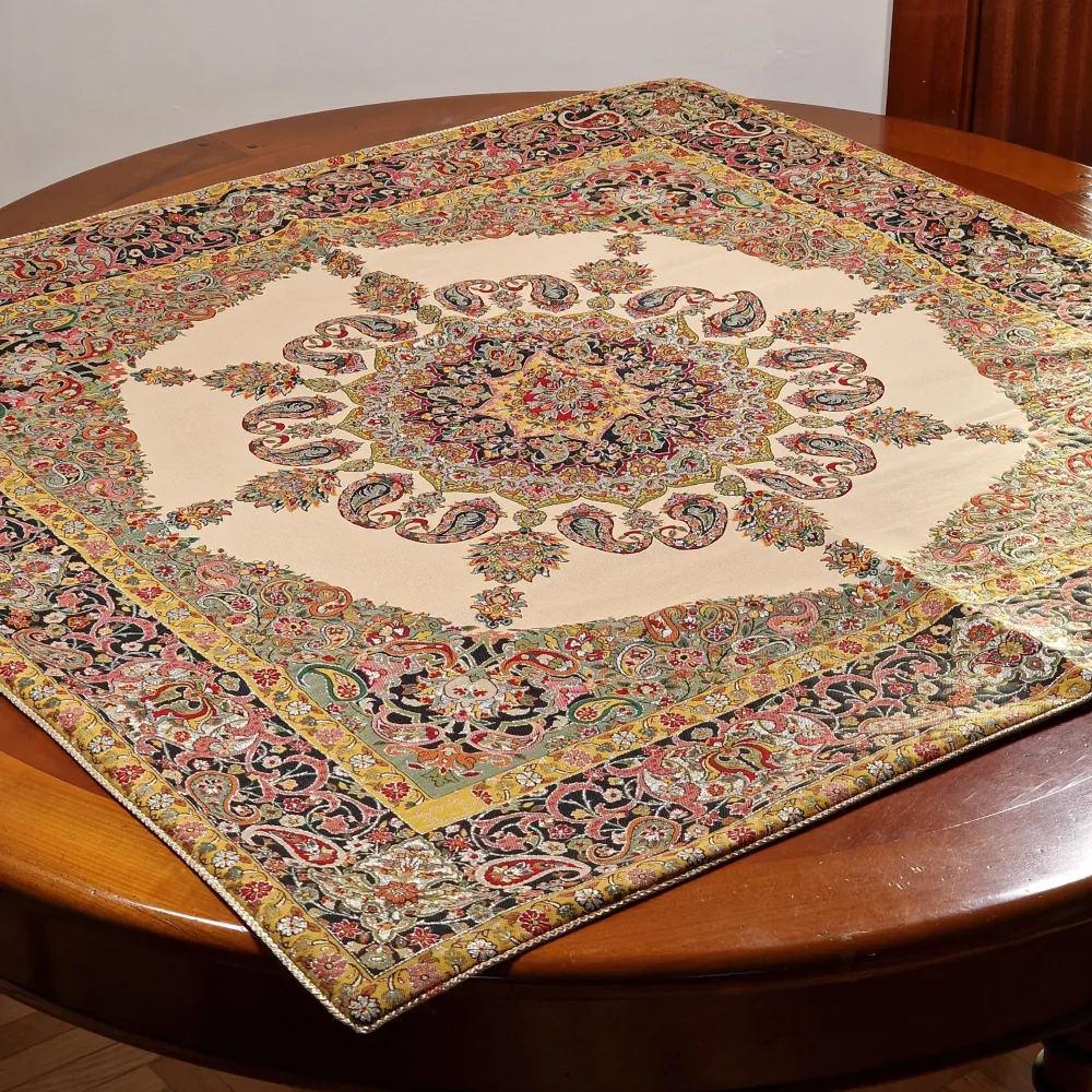 Lujoso mantel decorativo "termeh" creado en viscosa (seda artificial) y poliéster, un regalo exclusivo del arte persa para...