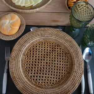 Prato marcador de rattan castanho sin procesar