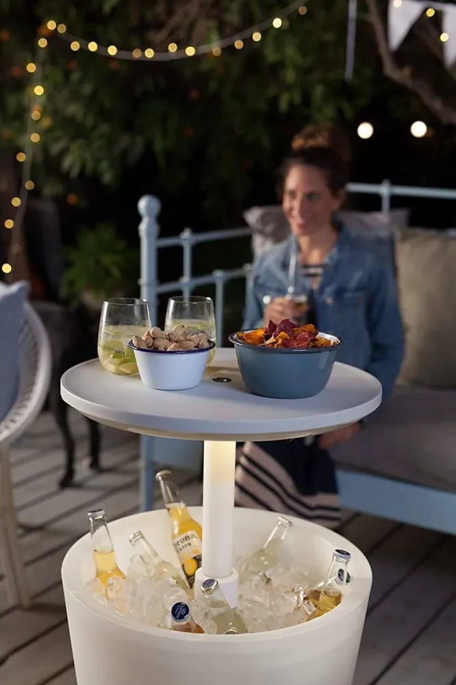 Mesa con Sombrilla Mesa Nevera iluminada Fresco Bar Keter