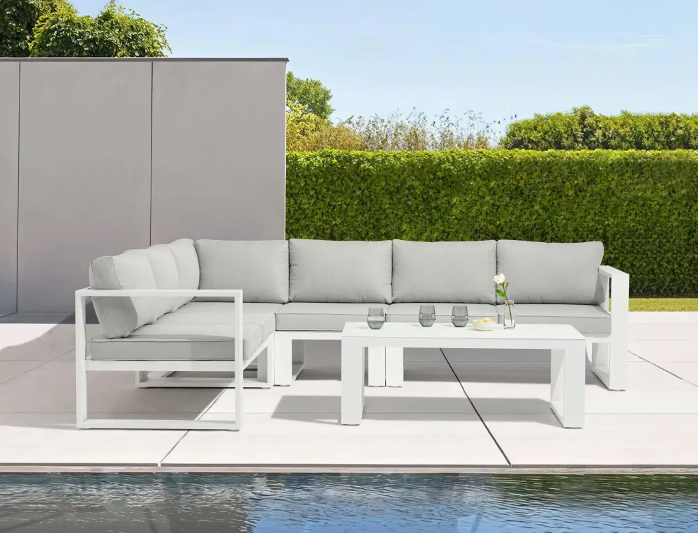 Mesa de centro Niland aluminio y cristal blanco con 4 Sillas Incluidas
