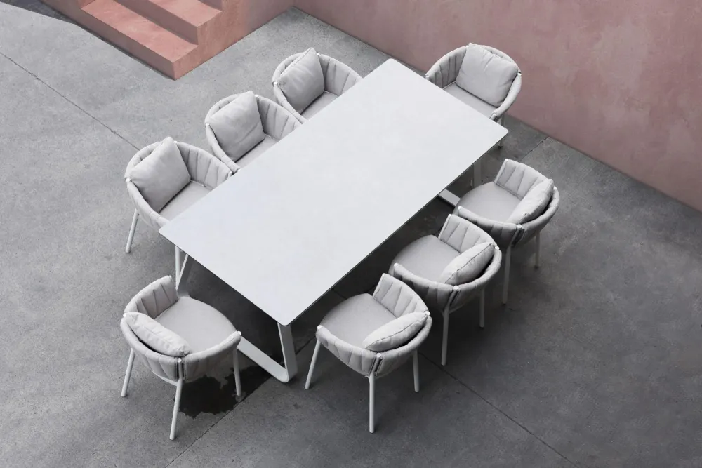 Mesa de comedor Babylon 220X100 cm aluminio blanco y cristal cerámico gris medio. con 4 Sillas Incluidas