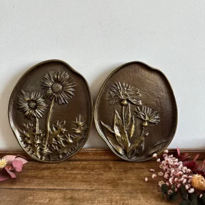Sculptures en bronce représentation florale à accrocher