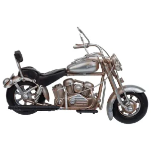 Moto de metálico en color plata mide 19x8.5x11h cm