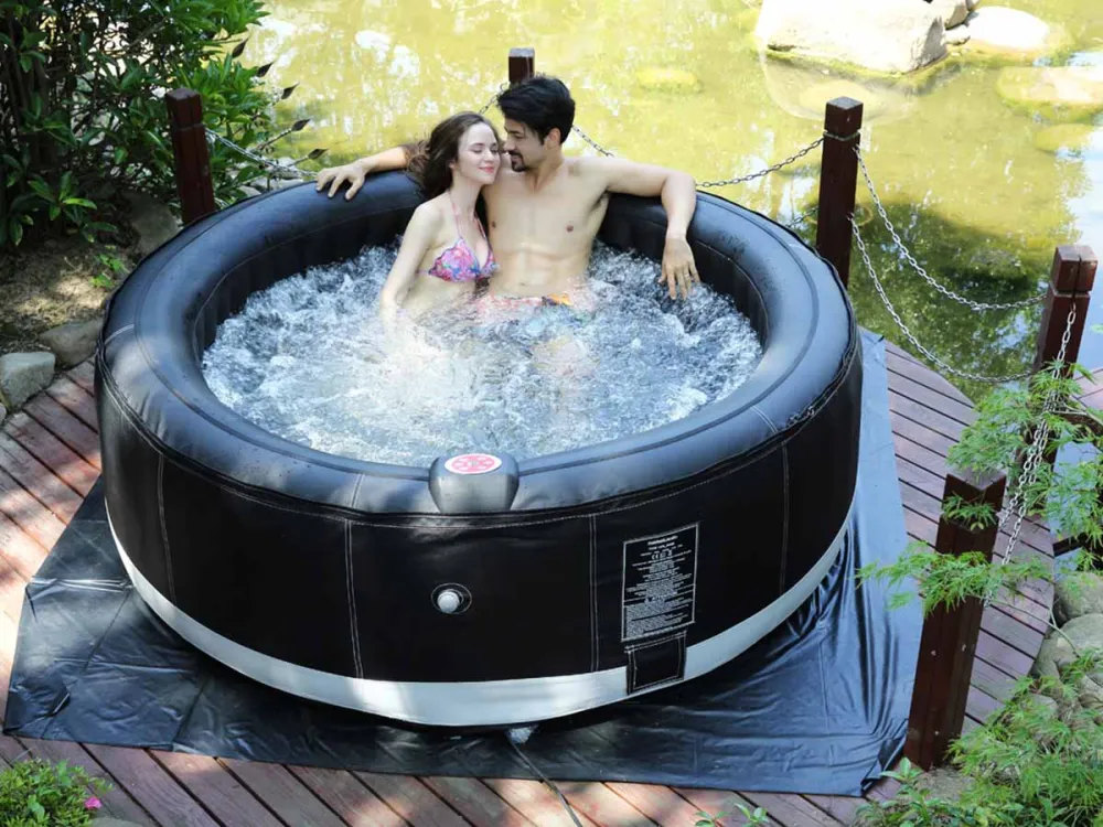 Piscina con Filtro Spa hinchable canne en PVC - 6 plazas - negro
