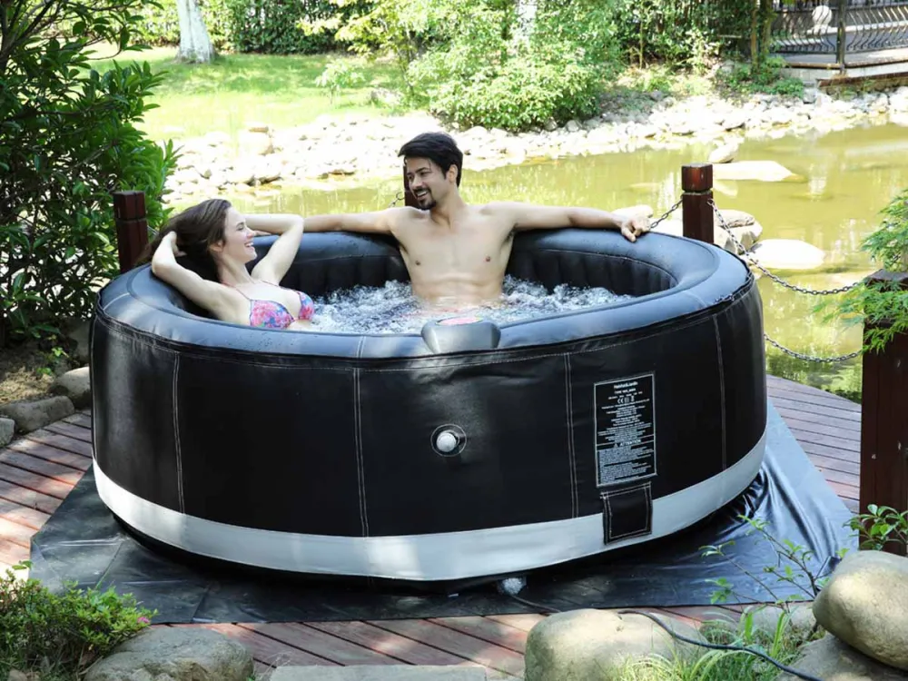 Piscina con Filtro Spa hinchable canne en PVC - 6 plazas - negro