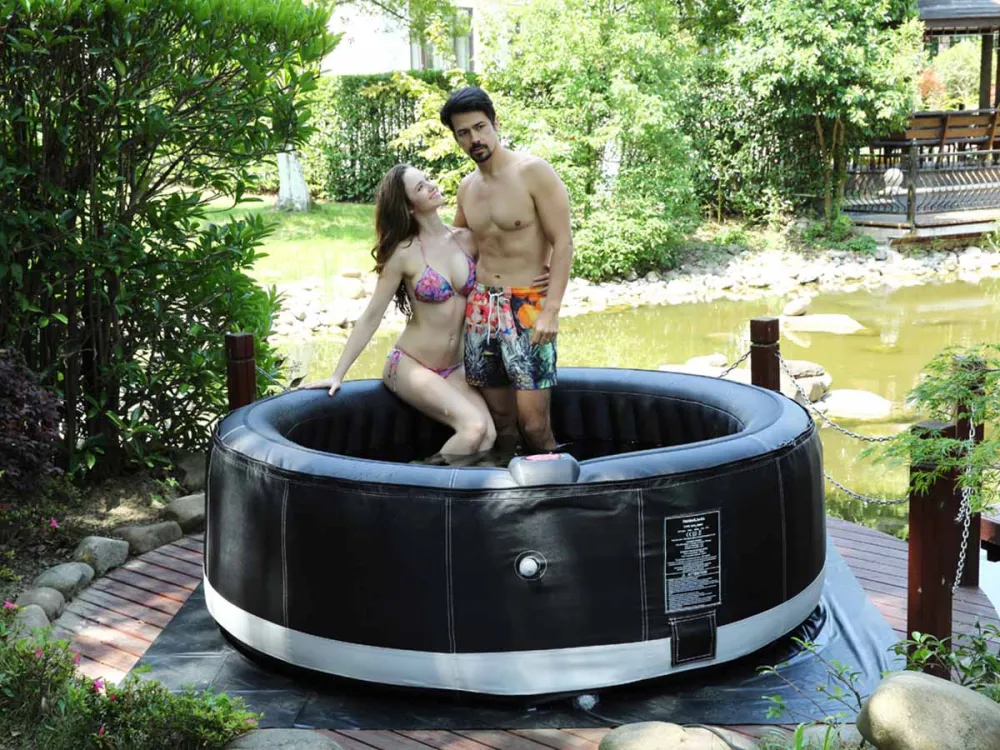 Piscina con Filtro Spa hinchable canne en PVC - 6 plazas - negro