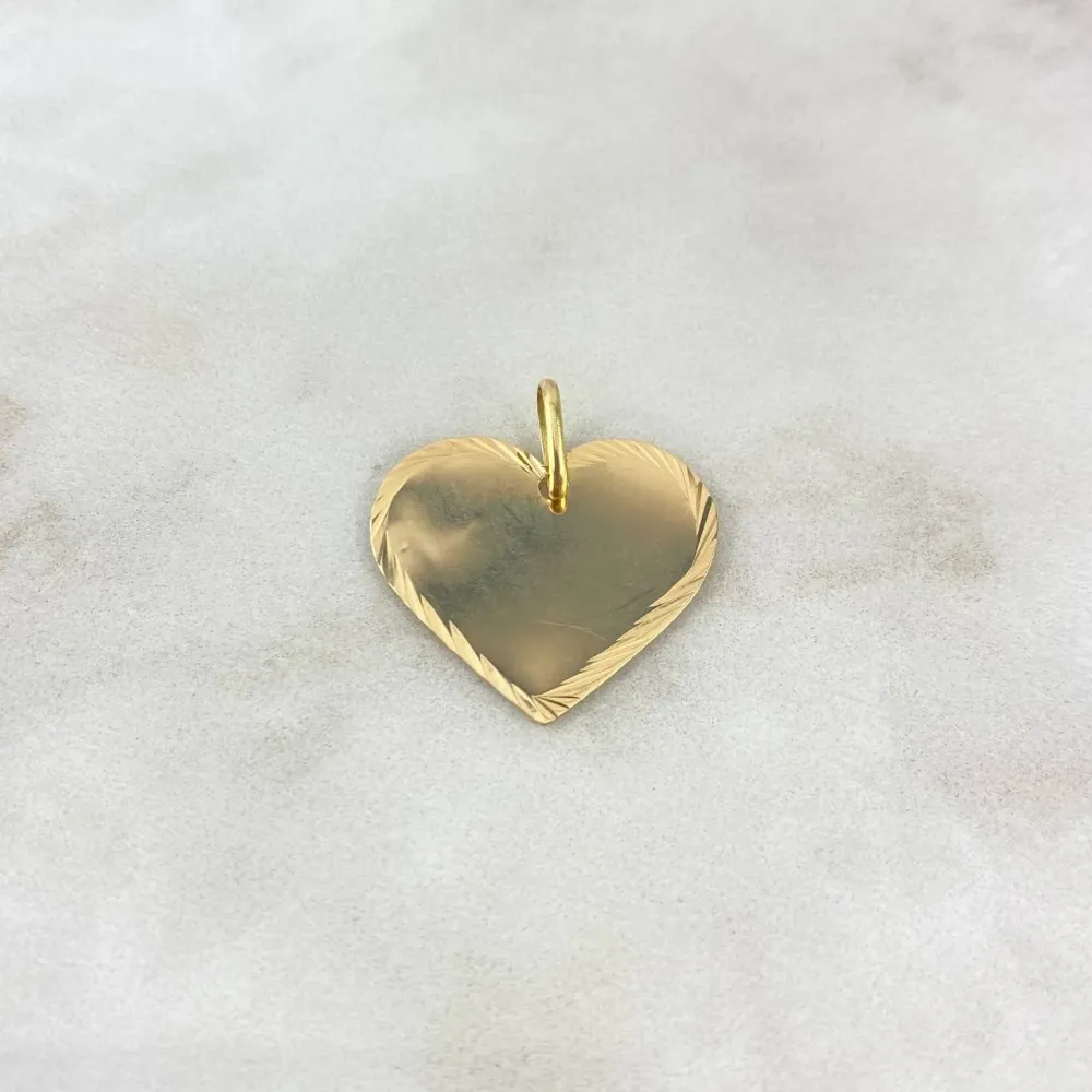 Panel Decorativo Dije Placa Corazón 1.75gr / 2.3cm / Bordes Diamantados Oro Amarillo ©