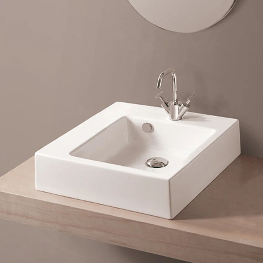Lavandino ceramica bianca squadrato. Marca Althea modello Jazz cm 50x50 con forto troppopieno e rubinetto