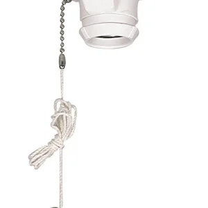 Portalámparas de base mediana de plástico Cooper Wiring con toma de corriente, cadena de tiro y cable, paquete de 1