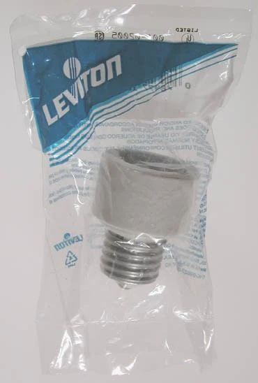 Adaptador de portalámparas de base mediana incandescente de porcelana Leviton, paquete de 1
