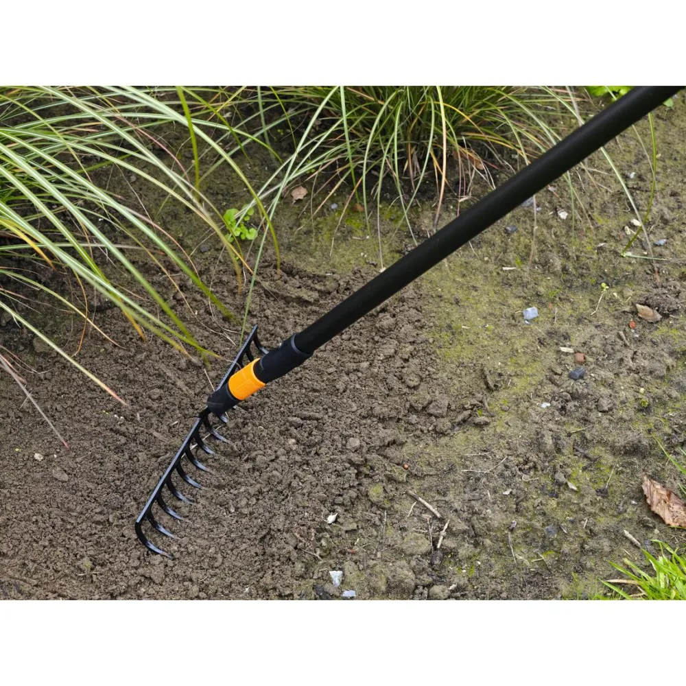 Rastrillo de suelo 14 dientes QuickFit Fiskars Compatible con Mangos Estándar