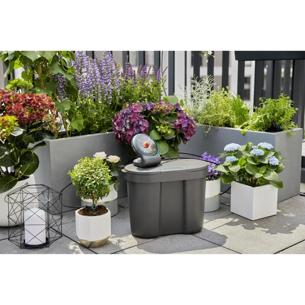 Set riego solar AquaBloom con depósito incluido Gardena en Sobre de 50 Semillas