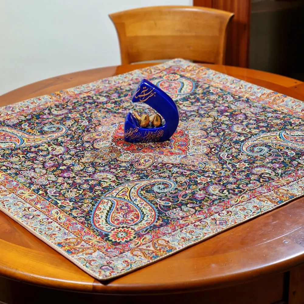 Lujoso mantel decorativo de "termeh" con diseño Salar producido en seda con 5 colores, un regalo exclusivo del arte persa.