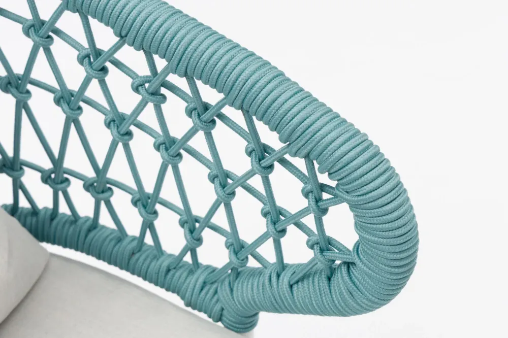 Sillón de comedor Isabela aluminio blanco y textil arena cuerda aqua.