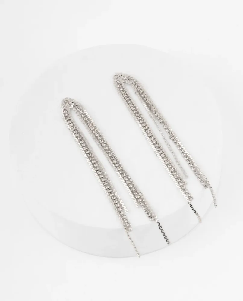 Aretes largos plateados con cadenas