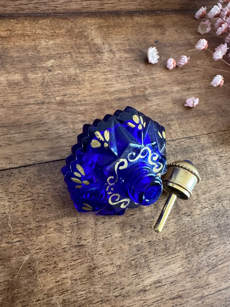 Decorativo Premium Flacons de parfum décoratifs en métal doré antiguo Flacon