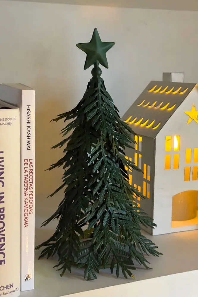 Árbol Decorativo De Metálico Verde Con Textura De Hojas