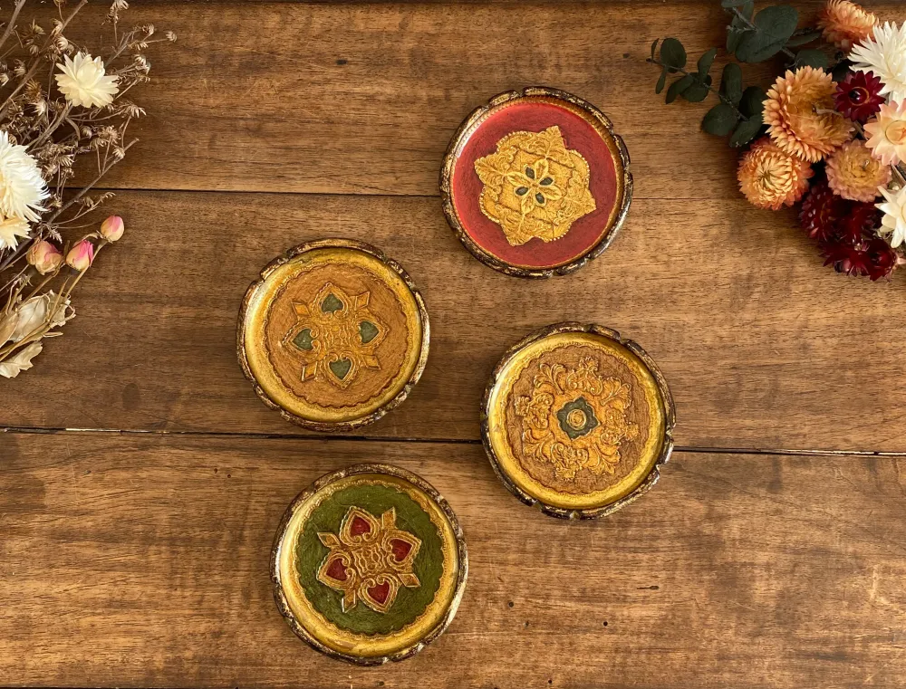 Sous-verres florentins en bois décorés para Delimitar Espacios