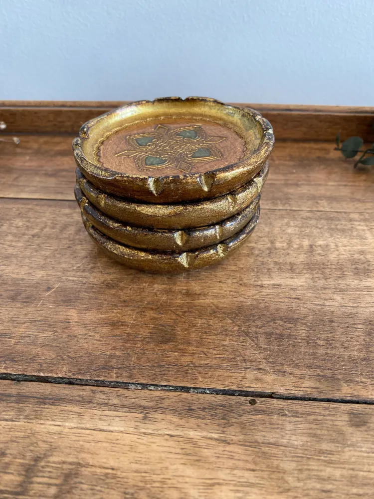 Sous-verres florentins en bois décorés para Delimitar Espacios