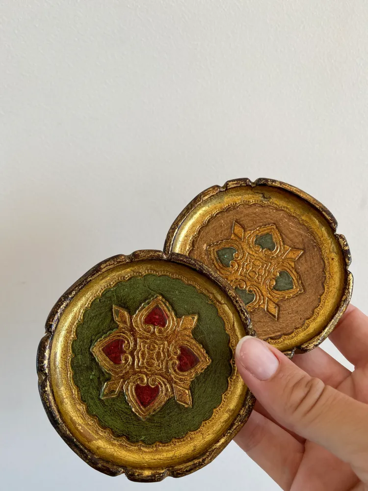 Sous-verres florentins en bois décorés para Delimitar Espacios