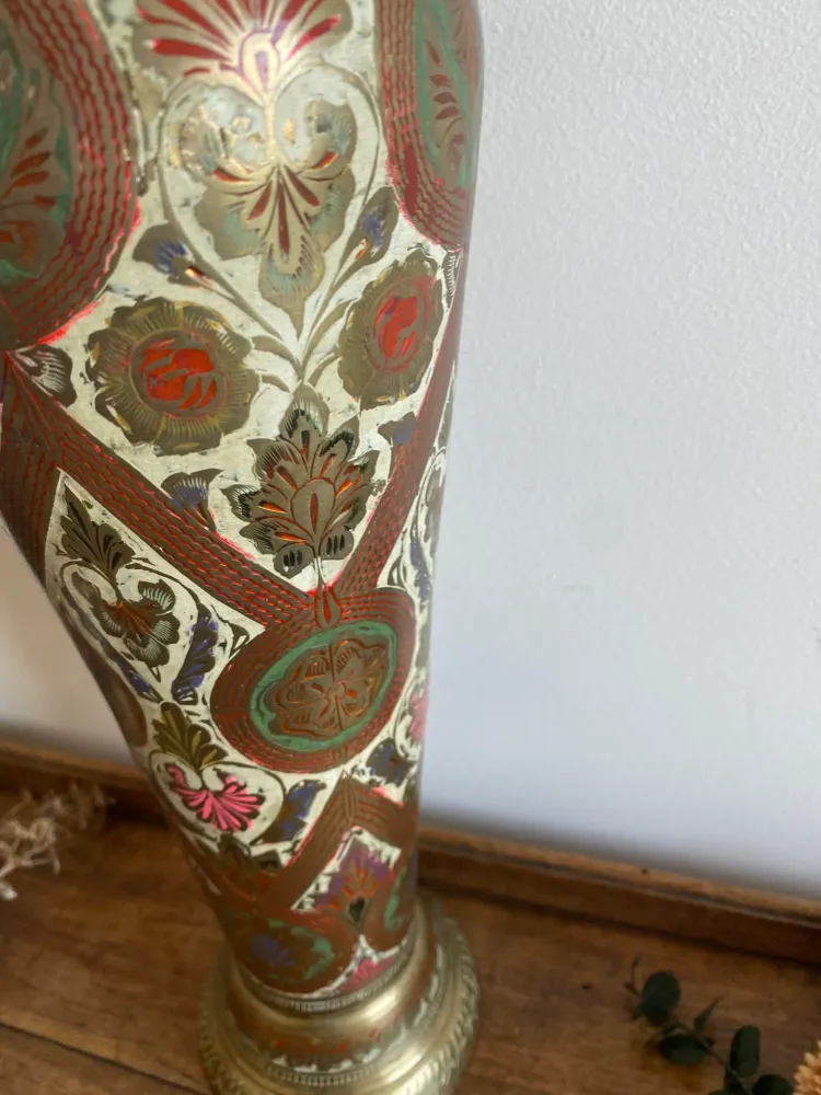 Vase en laiton motifs floraux peints style oriental | Material Reciclado |